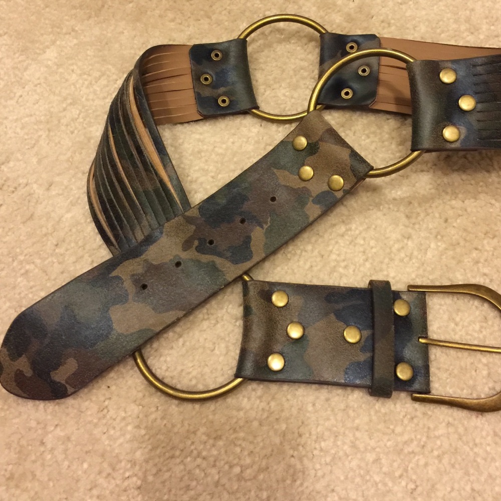 Camo hip belt.